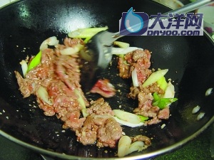 家常蔥爆牛肉的做法(圖解)-