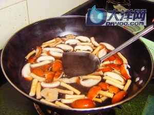 雙菇蛋炒飯的做法（圖）-