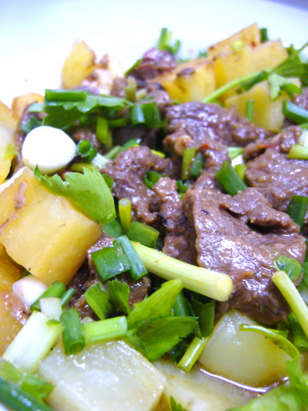 土豆兩吃:土豆燒牛肉、土豆燜豆角-