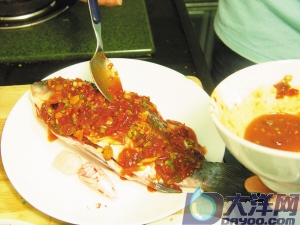 豆瓣醬蒸鯽魚的做法（圖解）-