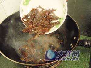酸辣醒胃木耳絲的做法(圖解)-
