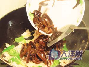 酸辣醒胃木耳絲的做法(圖解)-