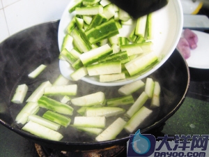 美白絲瓜豆腐湯的做法(圖解)-