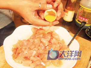 秋日腰果爆雞丁的做法(圖解)-