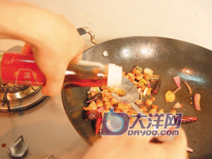 秋日腰果爆雞丁的做法(圖解)-