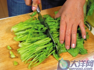 補血豬肝菠菜湯的做法(圖解)-
