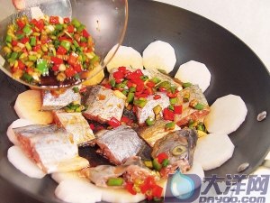 香燜蘿蔔帶魚的做法(圖解)-