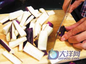火腿炒茄子的做法(圖解)-