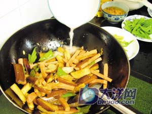 火腿炒茄子的做法(圖解)-