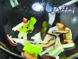 紅燒鯽魚的做法(圖解)-