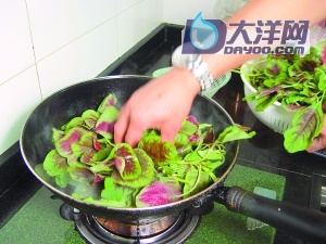 臘肉炒莧菜的做法(圖解)-