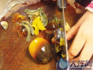 高湯皮蛋西蘭花的做法(圖解)-