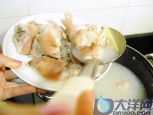 秘製酸甜豬手的做法-
