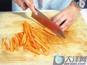 沙茶金菇牛肉粉的做法-