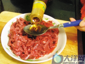 沙茶金菇牛肉粉的做法-