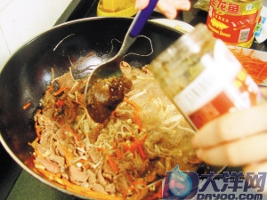 沙茶金菇牛肉粉的做法-
