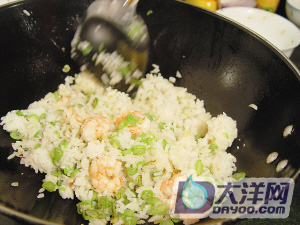 橙香蝦仁炒飯的做法-