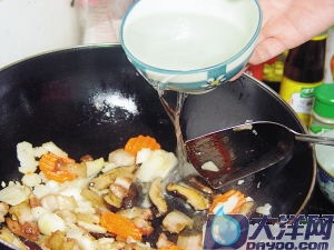 味噌泡菜烏冬面的詳細做法(圖解)-