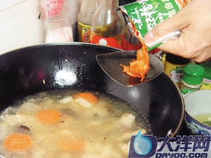 味噌泡菜烏冬面的詳細做法(圖解)-