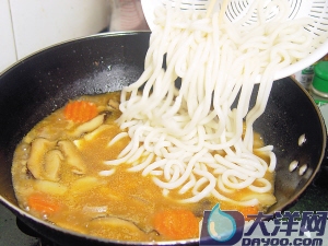 味噌泡菜烏冬面的詳細做法(圖解)-