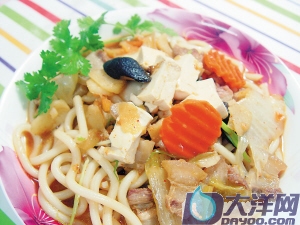 味噌泡菜烏冬面的詳細做法(圖解)-