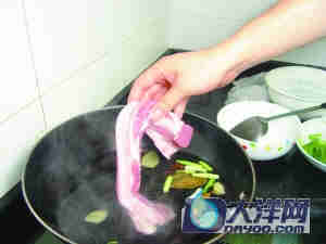 蒜苗五花肉的詳細做法(圖解)-久久菜譜網