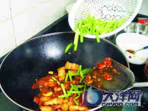 蒜苗五花肉的詳細做法(圖解)-久久菜譜網