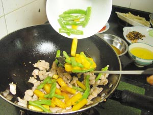 地瓜燒五花肉的詳細做法(圖解)-久久菜譜網