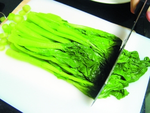 爽脆三色菜心的詳細做法(圖解)-久久菜譜網