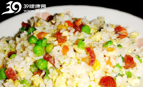 香腸炒飯的製作(圖)