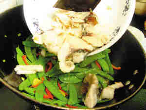 荷蘭豆炒魚片的做法(圖解)-