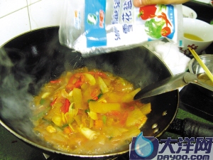 酸筍燒鯰魚的詳細做法(圖解)-