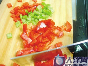 泰式蒸鱸魚的詳細做法(圖解)-