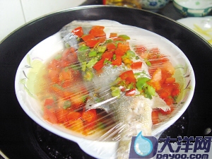 泰式蒸鱸魚的詳細做法(圖解)-