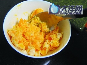 金沙蟹黃豆腐的做法(圖解)-