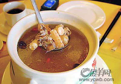 鯊魚骨煲雞湯的做法(圖)-