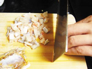 家常鹹魚茄子煲的詳細做法(圖解)-久久菜譜網