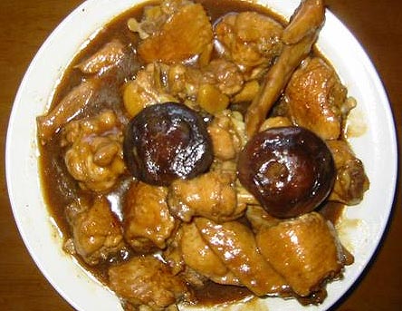 東北香菇燉雞翅的做法(圖)-